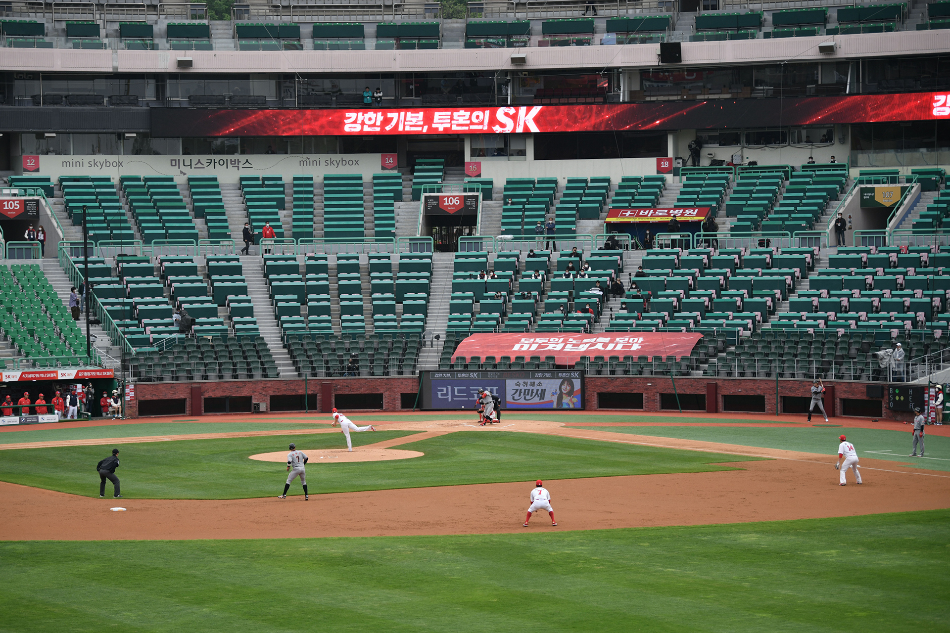 Korean baseball season begins in empty stadiums